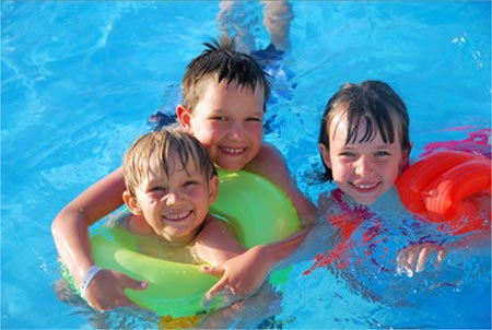 Profiter de la piscine en famille